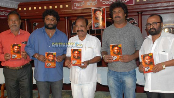 chitraloka's tweet photo. Book on #FiringStar #Venkat Released https://t.co/FRU8BG1LB8 https://t.co/y3jEPD41BS