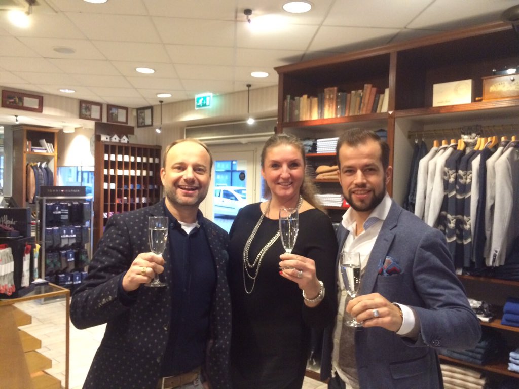 Wij wensen iedereen een heel stijlvol nieuwjaar toe!!! Bubbels🍾🍸staan klaar om met ons te proosten! Korting naar 40%