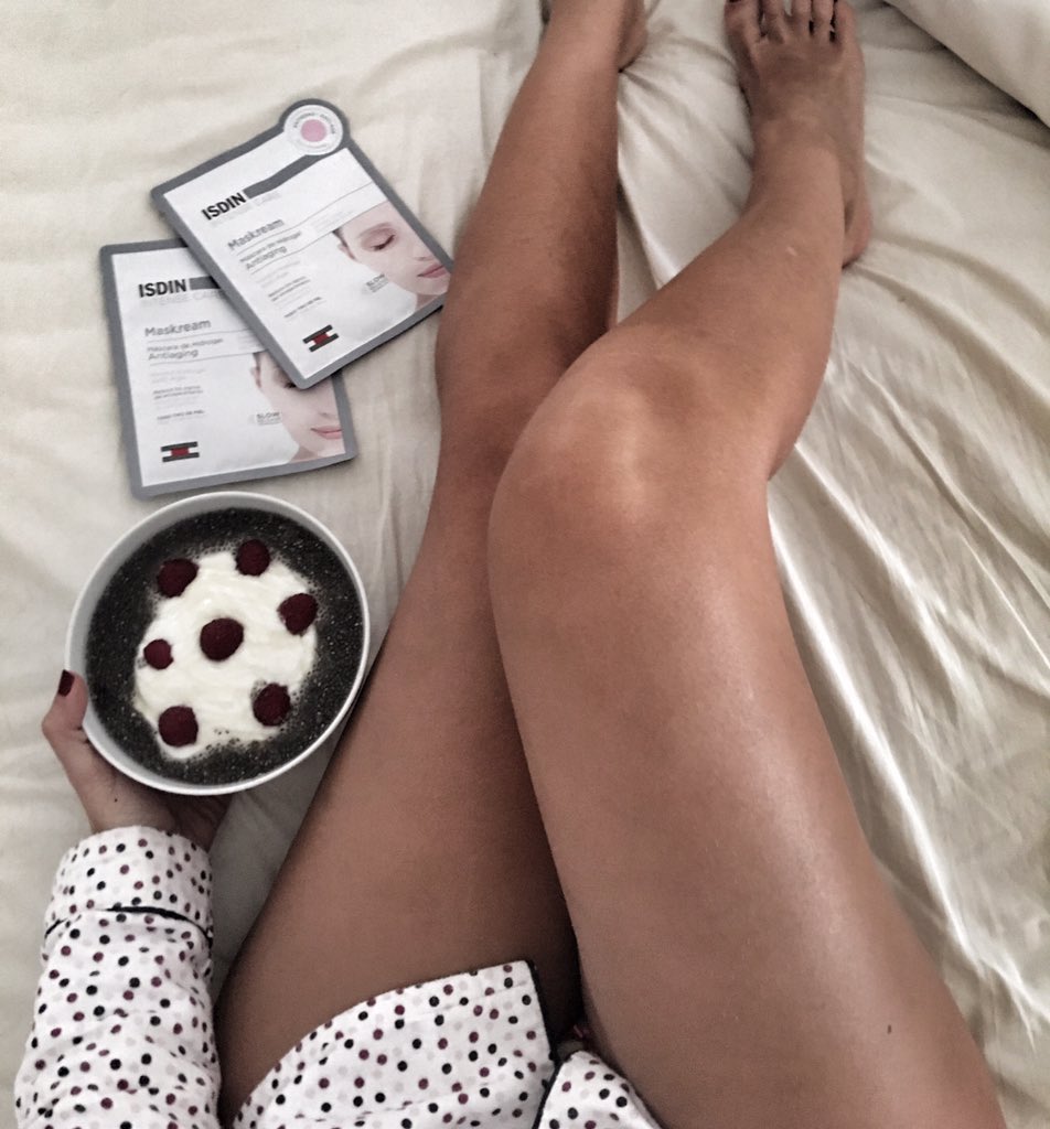 misstrendybcn's tweet photo. Empiezo el sábado con una dosis de vitaminas y mi mascarilla de @ISDIN_Official #reiniciaturostro #maskream https://t.co/83Vn5yx9bp