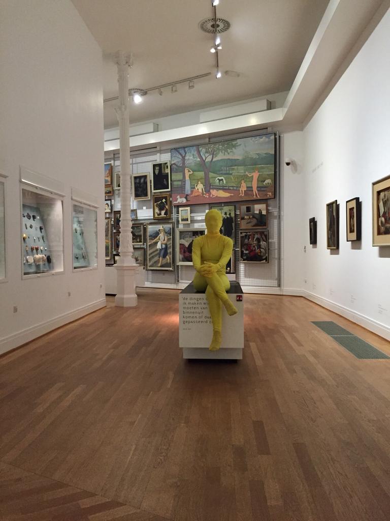 SandraBoks's tweet photo. @krollermuller &amp; @MuseumArnhem  kleuren geel tijdens @DeWinterspelen georganiseerd door studenten @ArtEZhogeschool! https://t.co/i1FYOpbwLv