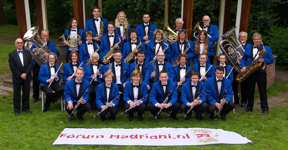 Morgen, zondag Nieuwjaarsconcert door de Harmonie. Beloofd spectaculair te worden kom kijken en luisteren om 14.00 u