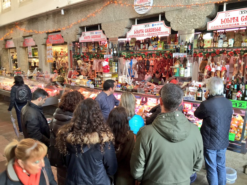 Daniglezf's tweet photo. Probamos los productos que @somosabastos utiliza en su cocina en @prazadeabastos con @marcoscerqueiro #lujo! https://t.co/5F7SVobLQa