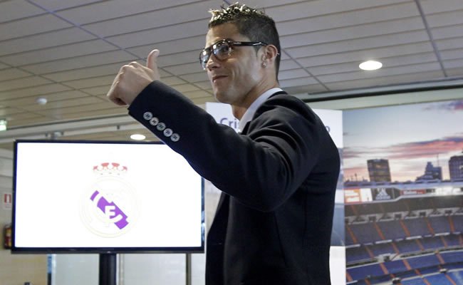 RM4Arab's tweet photo. Soy Madridista | مصادر مقربة جدا من كريستيانو رونالدو تؤكد أنه سيجدد عقده مع ريال مدريد حتى 2020. https://t.co/4kuxM4pmJC