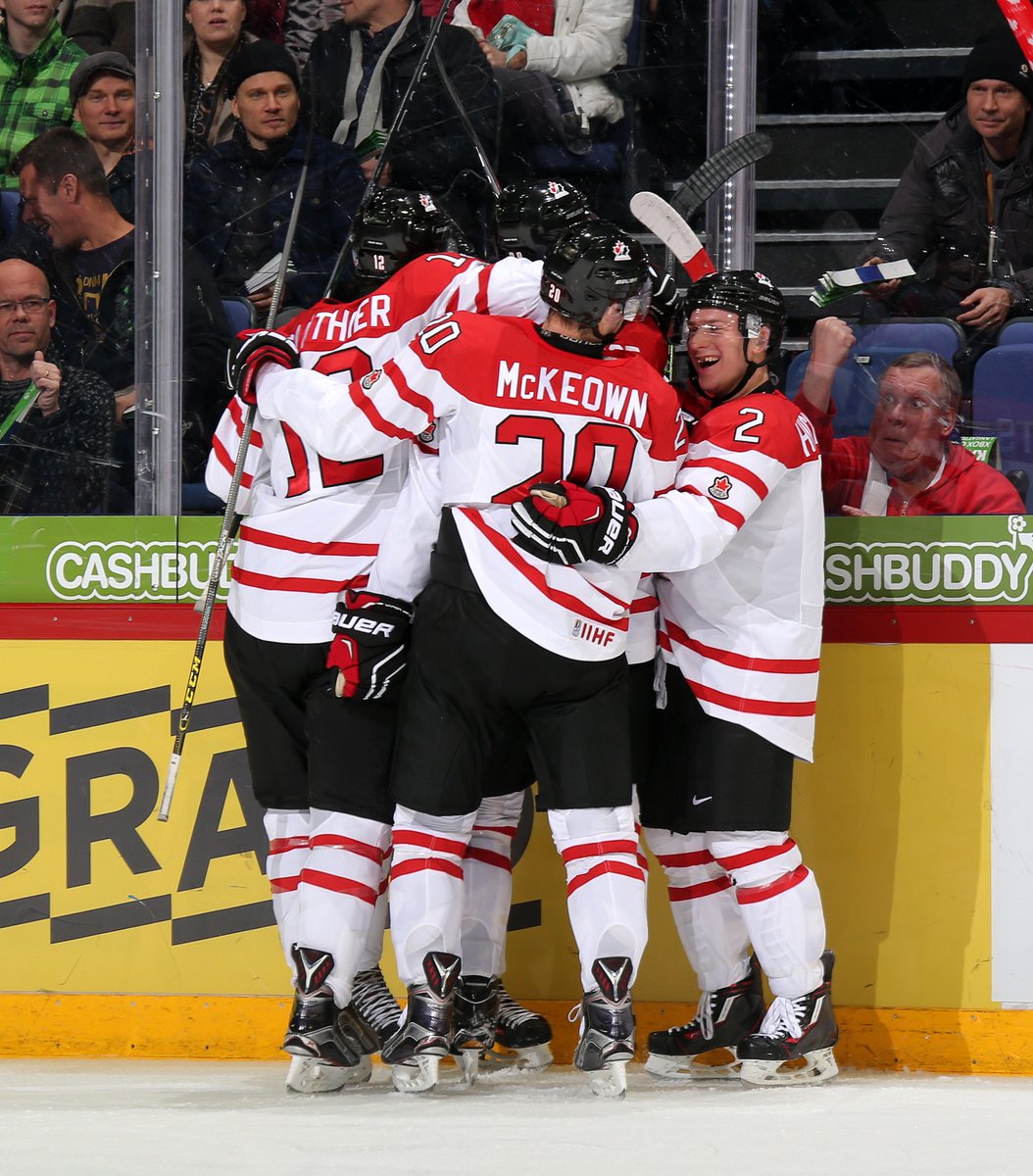 HockeyCanada's tweet photo. .@Marner93 scores again and ties it up again! #CANvsFIN #WorldJuniors https://t.co/oAZSWrCu8p