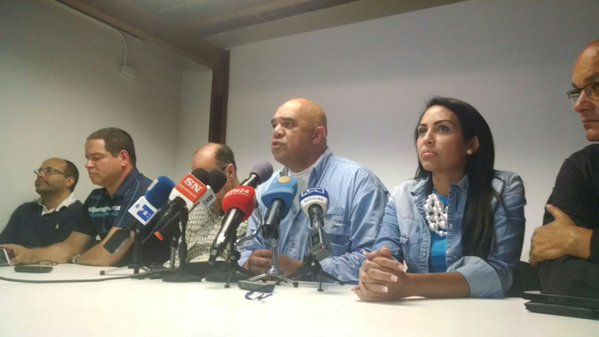 NTN24ve's tweet photo. Oposición venezolana convoca caminata hasta el Palacio Legislativo el 5E https://t.co/QQzK2D79yT https://t.co/tkcw40QKSn