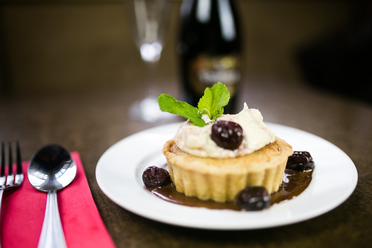 MockaLounge's tweet photo. Spend your Friday enjoying the 2 P's, pudding and Prosecco.
Our idea of heaven!
#puddingislife #welovemocka https://t.co/EQPFfRN8Rw