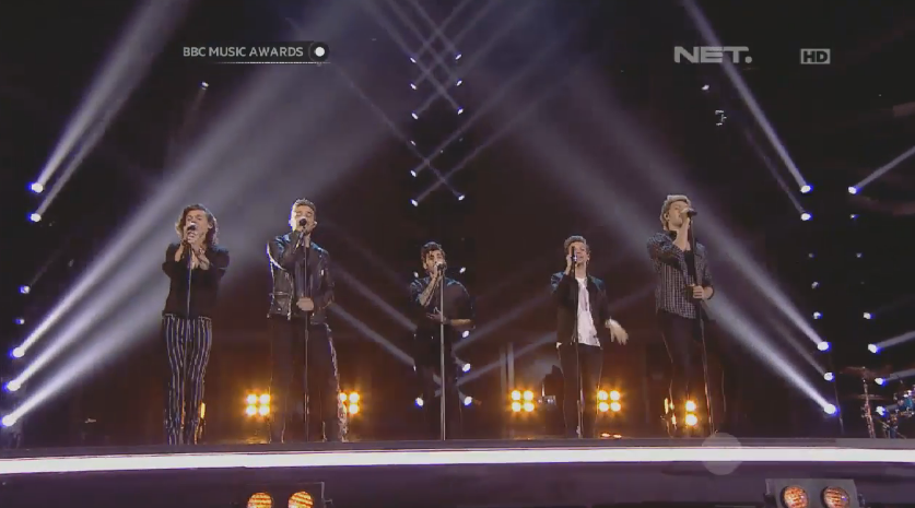 mdtvindonesia's tweet photo. Mana nih yang dari tadi nungguin @onedirection perform? Waktu masih berlima ya :') #BBCMusicAwards2014OnNET https://t.co/hyZCuIBorG