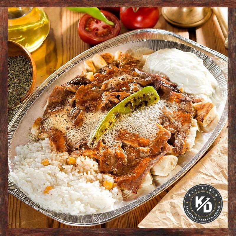 kes1doner's tweet photo. Enfes sosu, yanında yoğurt ve pilav ile tadına doyamayacağınız #İskender!

#kes1 #kes1döner https://t.co/iaHdP2FWPF
