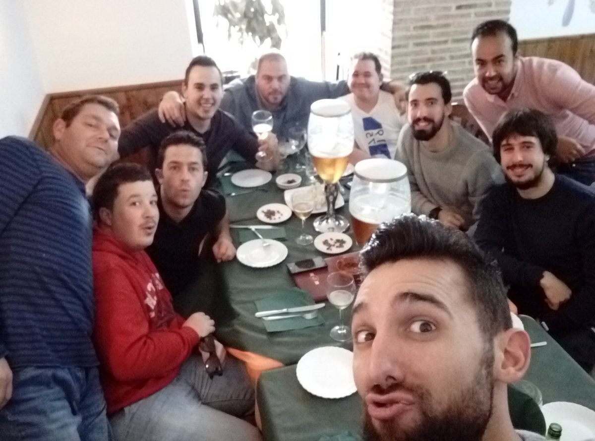 Juan13mbm's tweet photo. Comida de empresa @EmpleoLlerena https://t.co/SvLEqZYR17