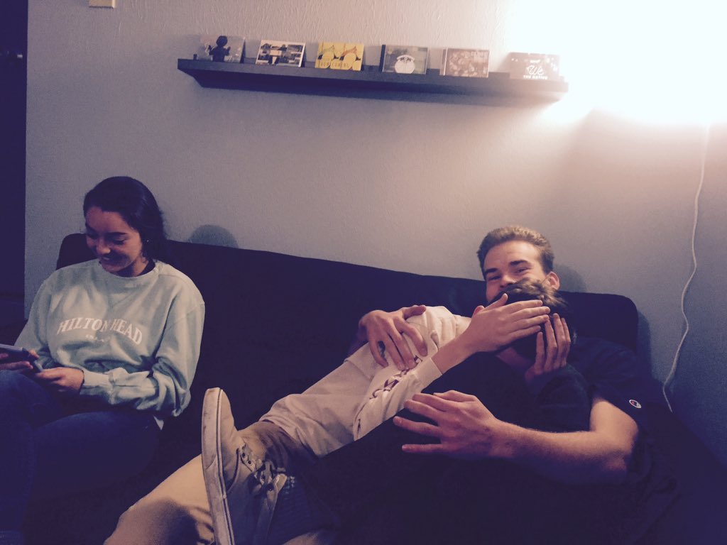 HelloApolloBand's tweet image. wait wat r we doing here?