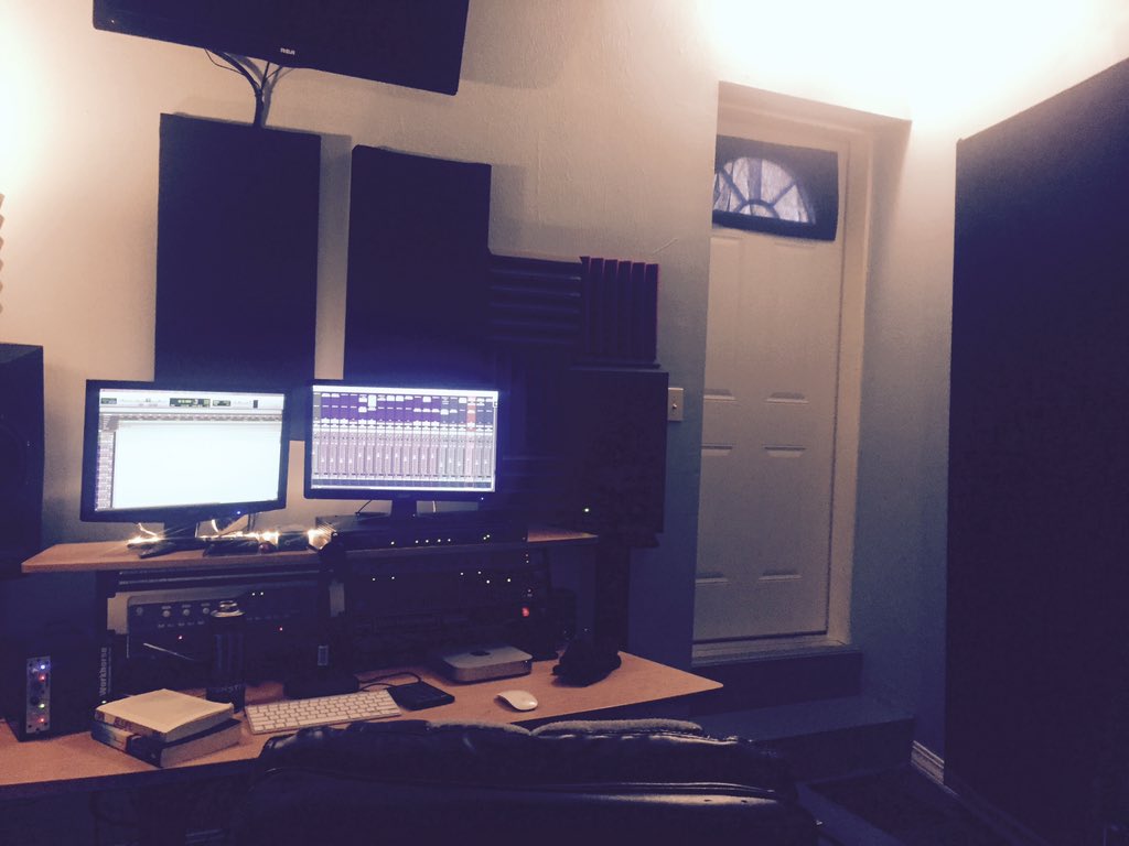 HelloApolloBand's tweet image. wait wat r we doing here?