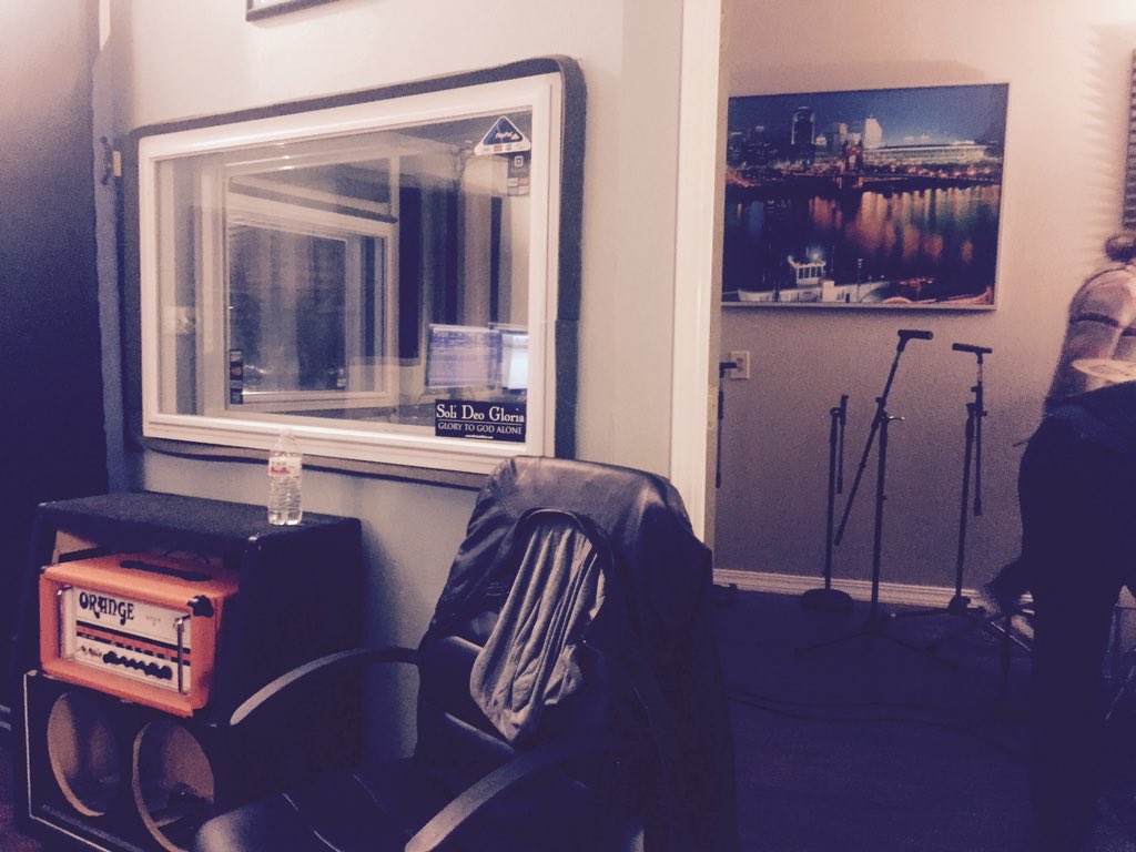 HelloApolloBand's tweet image. wait wat r we doing here?