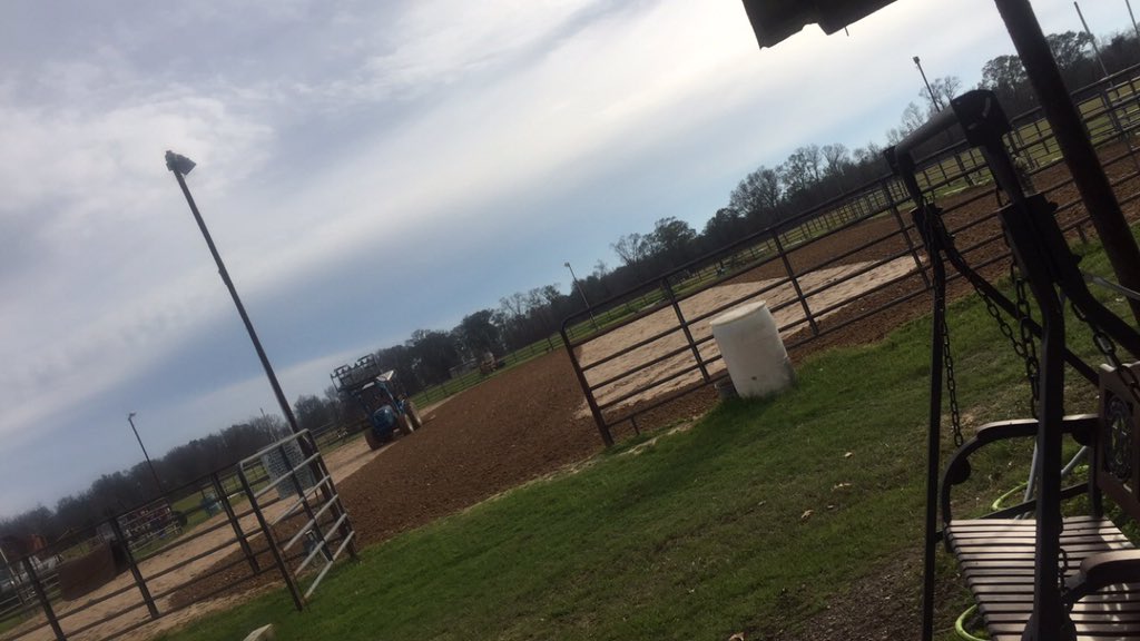 CSSSAZ's tweet image. Start the New Year off with a ride!!! #ride #fresharena #horses #tractors