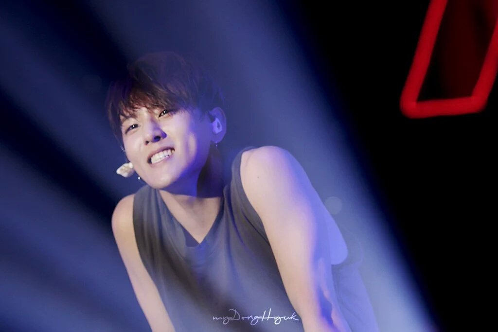 withdonghyuk's tweet photo. The member that always melt everyone with the smile on his face 😊 #iKONofLoveDONGHYUKDay https://t.co/470WHIoSyI