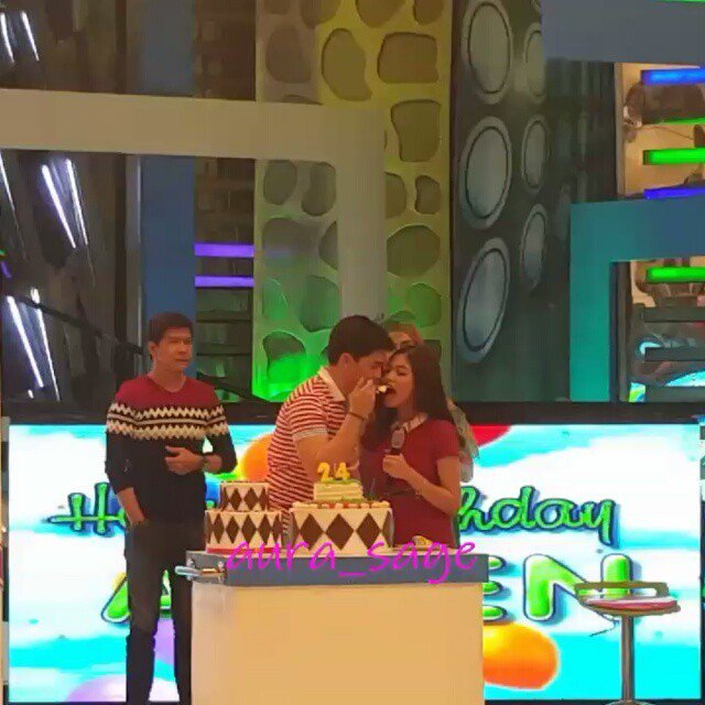 aldenrichncds02's tweet photo. (aldublondon)  Ang sweet ng dalawa 😍 aldenrichards02 mainedcm ❤❤ #ALDUBHappyBAEdayALDEN
- ctto: wm
-
#AlDub #AlDubF… https://t.co/HsToY4tGZx