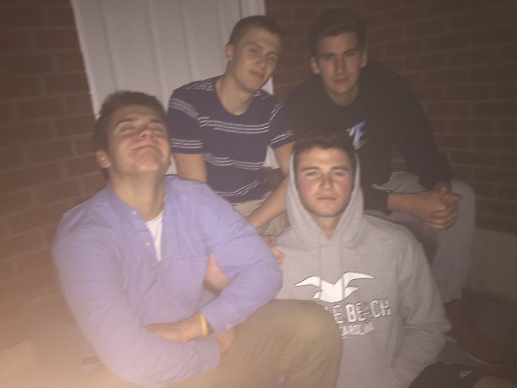 DonutCockRing's tweet image. happy birthday bro, live it up 🍻 #KappaSig