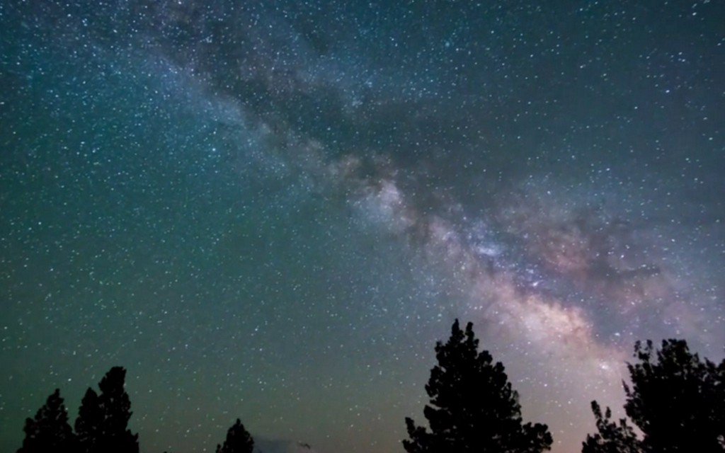 TravelLeisure's tweet photo. Let this video of stunning night skies put you in a trance:  https://t.co/Tot8pjTZ1E https://t.co/s3v2uyJmIq