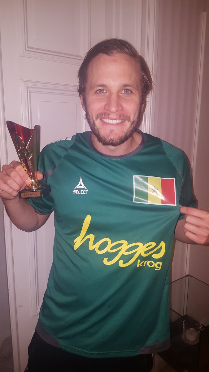LarsOlsson89's tweet photo. Återigen faller Hogges i semifinalen, tufft för #folketslag. Får tacka för "Årets spelare". Laget gjorde det möjligt https://t.co/gEyaT5yoBO