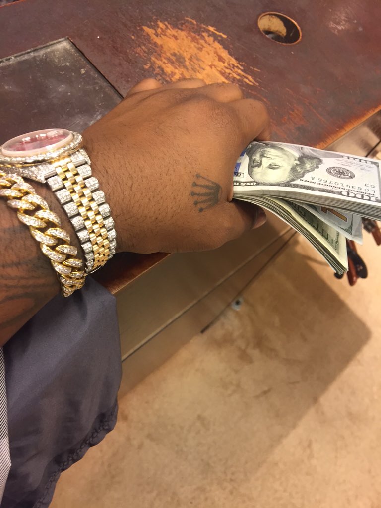 Ant42ndSt's tweet photo. Retail therapy https://t.co/SZ6bTkGXbm