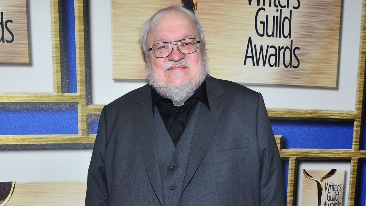 BFMTV_People's tweet photo. George R.R. Martin ne finira pas l'écriture du "Trône de fer" à temps #GOT
https://t.co/ejbZI8nMsM https://t.co/XGlOw0gpkV