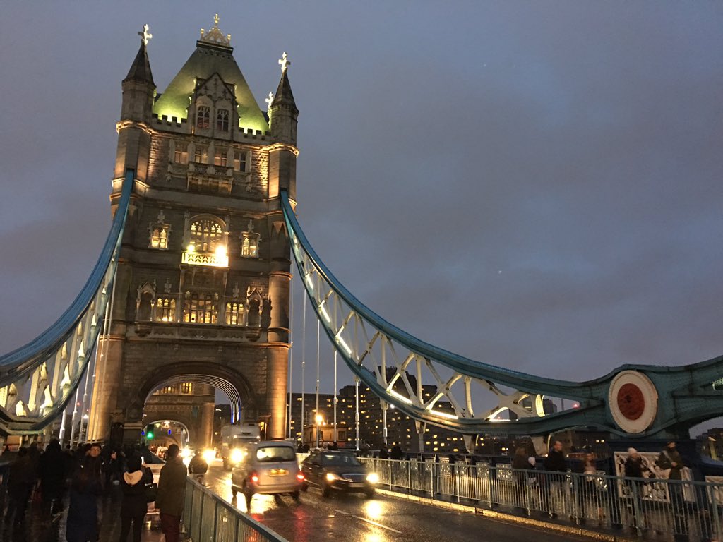 adamparkgold's tweet photo. London: if lost, keep walking the same direction because all the roads curve &amp; eventually you'll end up somewhere https://t.co/zjQRHlklBk