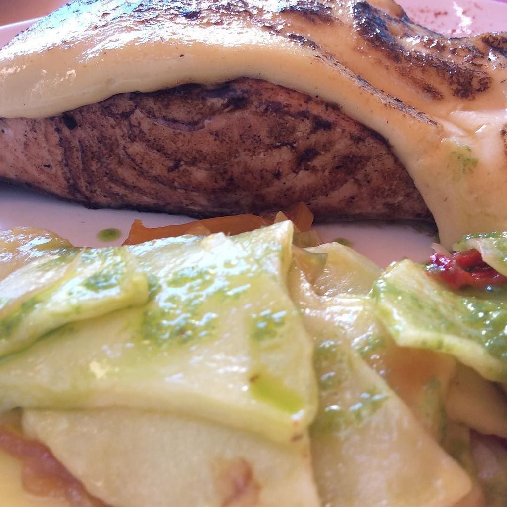 ViajaconCarla's tweet photo. Salmón gratinado en #Quebeque #LaCicer #LasPalmas Muy recomendable https://t.co/viGAHVgKDg https://t.co/MOu3NLG2ot