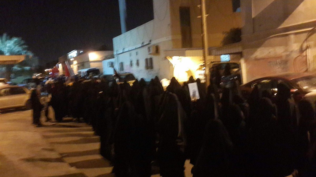 أحرار #الهملة /الحضور الكبير من قبل الزينبيات بالقرية تلبي النداء والوفاء للشهيد الشيخ النمر

#البحرين