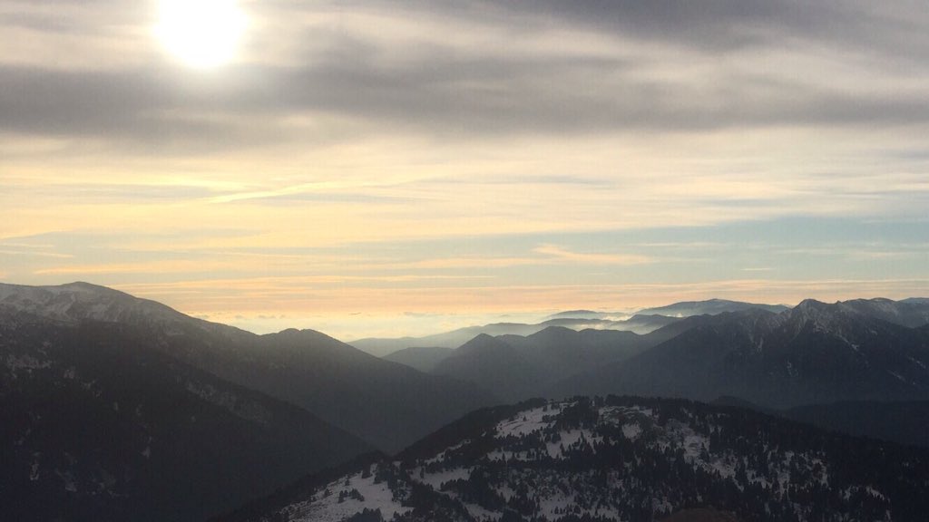 grandvalira's tweet photo. Volem més neu! ❄️ ¡Queremos más nieve! ❄️ Nous voulons plus de neige! ❄️ We want more snow! #SnowInvocation https://t.co/ejxDj4fLNs