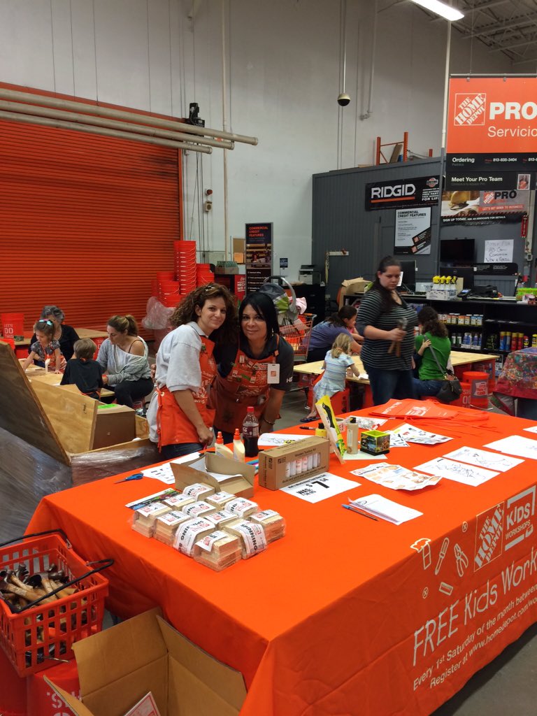 tinamoss49's tweet photo. THE BEAUTIFUL SOUNDS OF THE BEAT OF HAMMERS @6327 KIDS WORKSHOP https://t.co/HnVkZYXrzG
