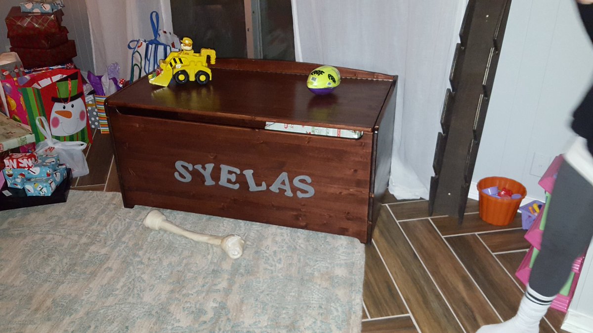 Mag_Custom's tweet image. Toy box for Syelas for Christmas
