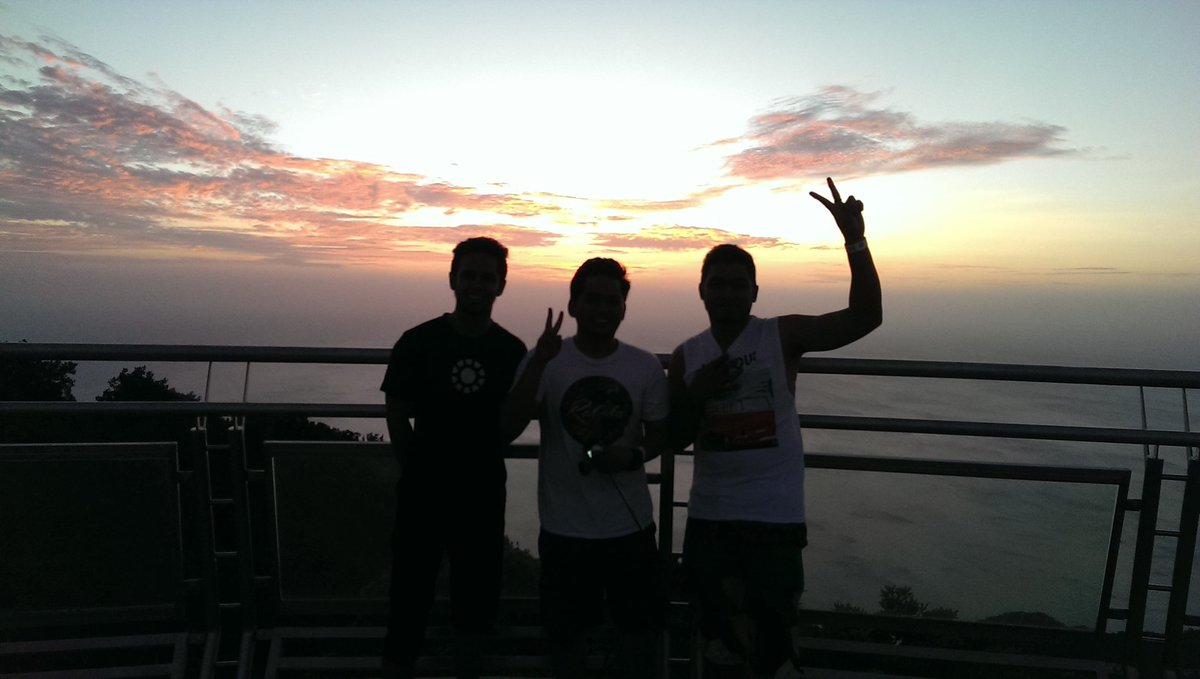 syukuradan's tweet photo. holiday #hypervacation https://t.co/Y8JkuLSAxu