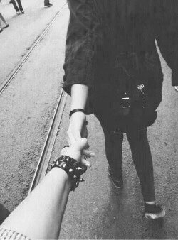 aestheticlanap's tweet photo. "in a room full of art i'd still stare at you" ✨ https://t.co/Xm3Jgy5TuH