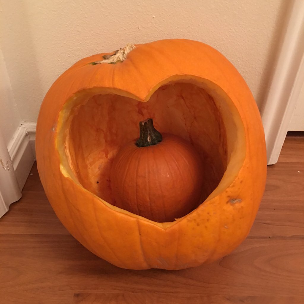 MirandaKCarm's tweet photo. Past the Pumpkin Patch and the Tractor Rides... 🍊🚜 #PretendThatsAPumpkin #TheBestDay @taylorswift13 https://t.co/cHDobBAOnO