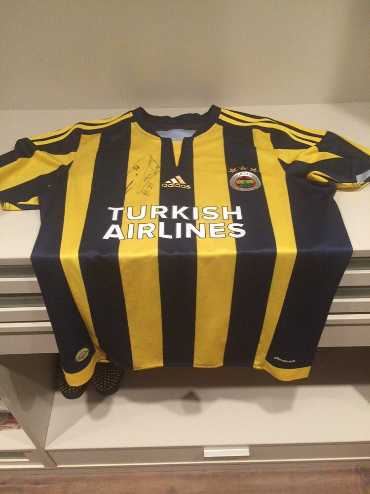 abdoubaofficial's tweet photo. 25,000 takipciye ulastik!!! Eger bu twiti RT yaparsaniz benim Fenerbahce formami kazanma sansi yakalayacaksiniz!! https://t.co/8qPrLQtwWo