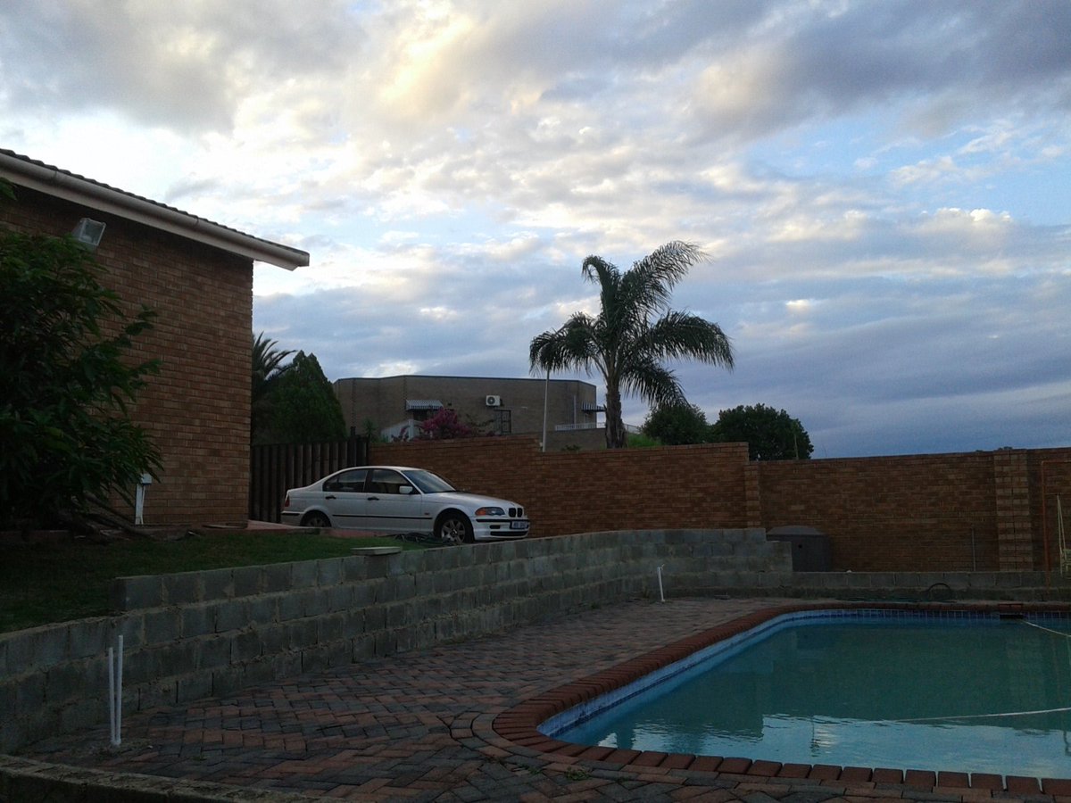 RTAzrael's tweet image. "To @zaheer_bux Who Loved this Garden" #MaghribTime #LadysmithBuxHome