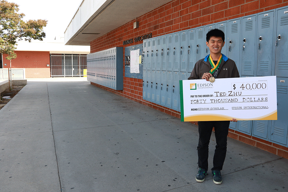 SCE_Communities's tweet photo. There's still time! High school seniors pursuing #STEM can apply for Edison Scholars program https://t.co/VsdrsxRqVn https://t.co/iXefVdhvo6