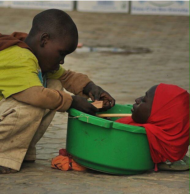 Khaleed_Alee's tweet photo. Wallahi This picture bring tears to my eyes 😭😭Oh Allah forgive me if I'm ever ungrateful 😢😢😢😭😭😭 https://t.co/EoNmWXrsYB