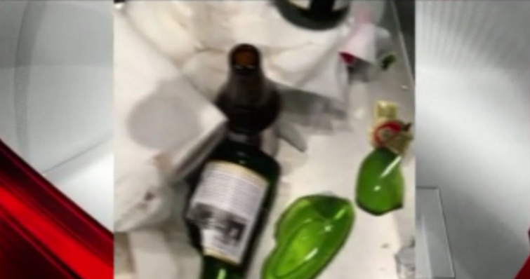 California home trashed after Airbnb renter used the home for a party. bit.ly/1P8E642?utm_me… https://t.co/euTMhoarEf