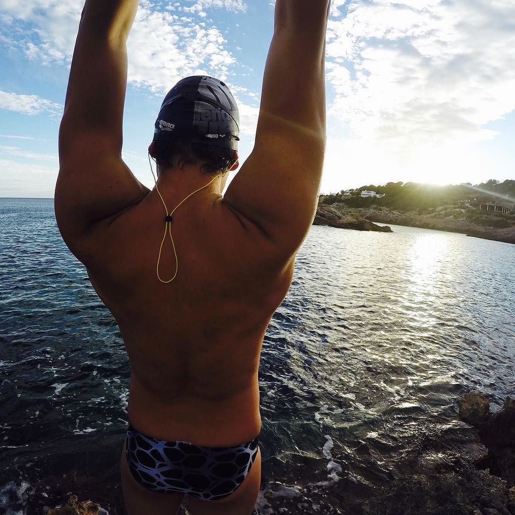 InstaIbiza's tweet photo. Entrenando en el Mediterraneo. #OpenWater #Winter @swimears by matias.ola https://t.co/YPbdmoVO1h https://t.co/eqbpnJJlFK