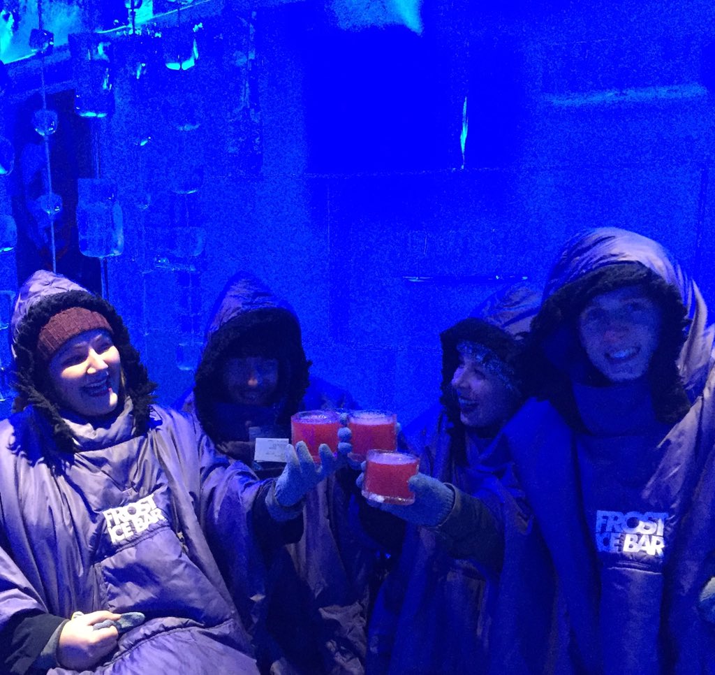 hmmdeea's tweet photo. #frostbar #freezing #memories #funfamilytime #pickup #boston https://t.co/LJbyf3giif