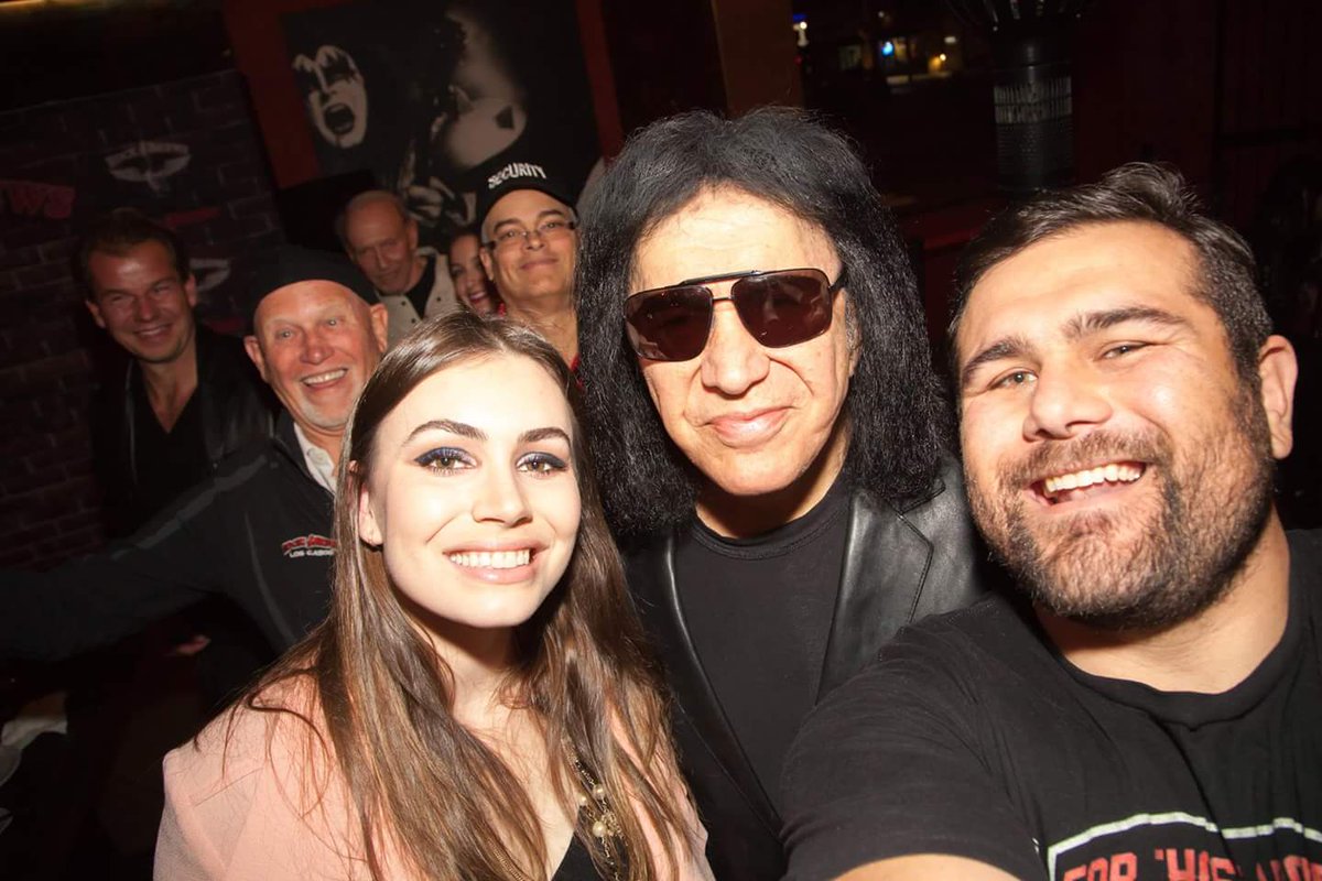 JPphotoGuy's tweet photo. 1st photo gig of the 2016 shooting @genesimmons and @SophieTSimmons at @RockAndBrews #Elsegundo #shutterstyles https://t.co/KhGaoiFLuW