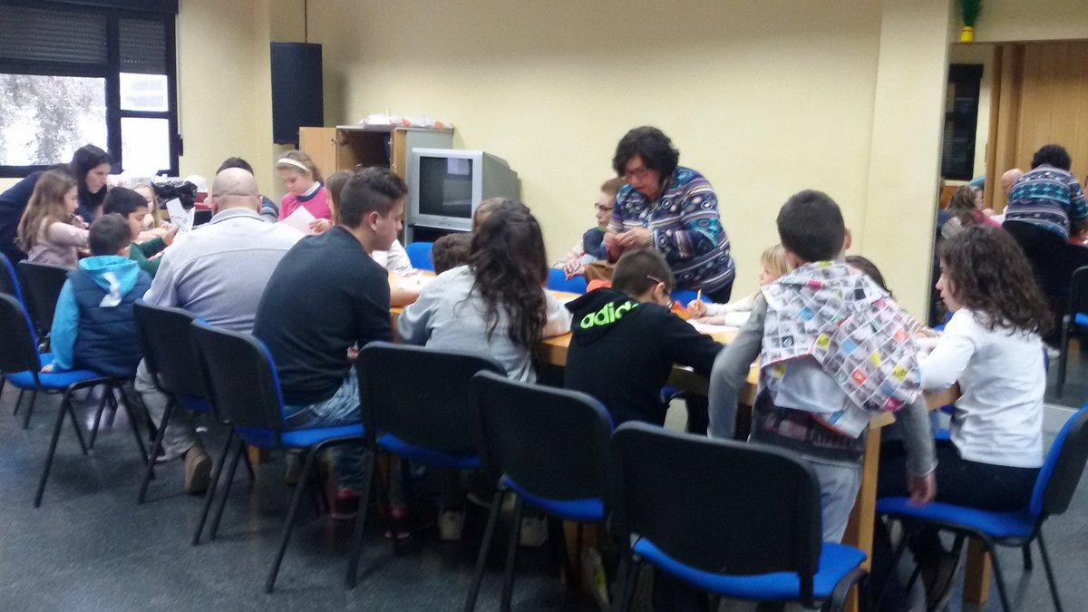 Losvalientesped's tweet photo. Ya hemos terminado el Taller d Navidad. Los + pequeños han disfrutado d una tarde llena d diversión @MJGomarizLozano https://t.co/FINYbvJiPA