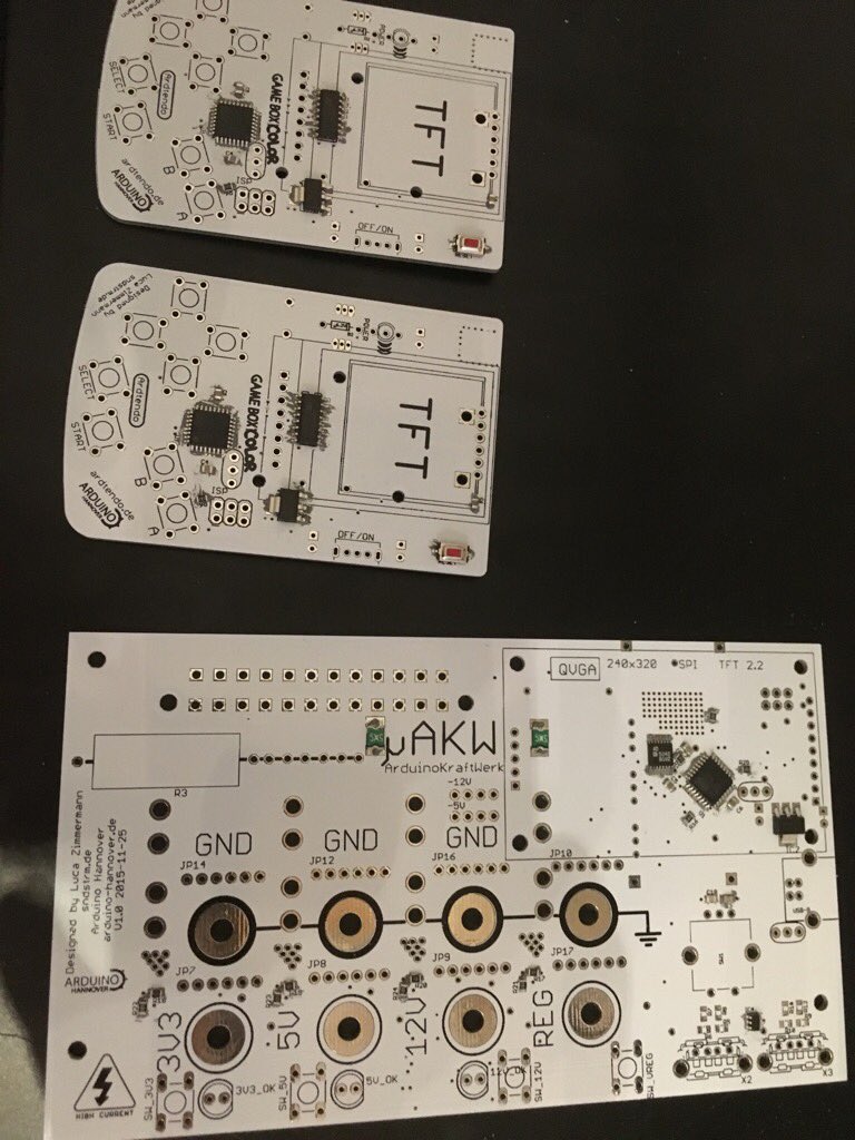 Arduino_H's tweet photo. Dann mal ein Paar #HackBoy s für Hamburg fertig machen. Und ein uAKW
Wenn ich es falsch zusammenbaue, macht es puff… https://t.co/tC8WElgJ5b