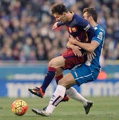 Empate en Derbi catalán pone en duda liderato de Barcelona - CXvF4L3UwAAhwl9