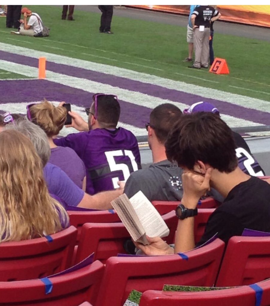 darrenrovell's tweet photo. A Northwestern fan turned to a good paperback during yesterday's bowl game (via @chengelis, @_TennesseeLogo) https://t.co/wTIFtFYl5u