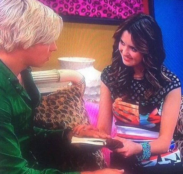 rosspeachy's tweet photo. EXTRAÑABA ESTA CLASE DE FOTOS!!!♥♥♥
#Raura4Ever https://t.co/2qzjbWhvLY
