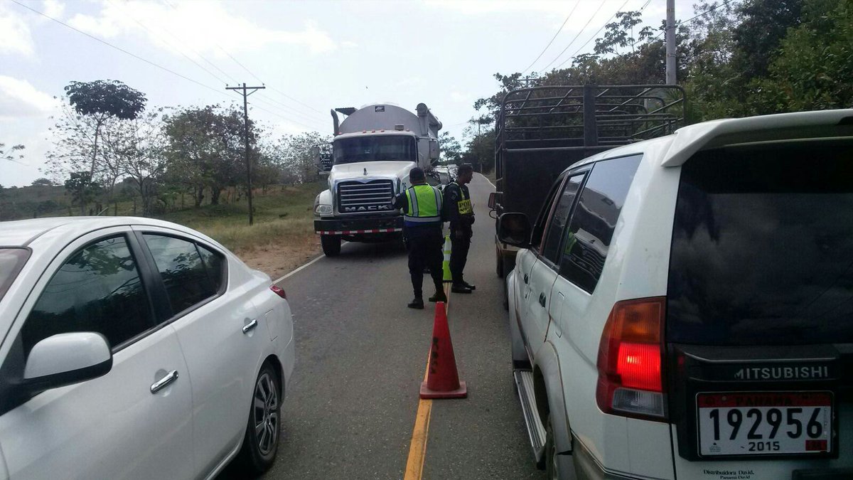 policiadepanama's tweet photo. Tenemos Pts. de Control en la entrada hacia los balnearios de #LasGarzas #CerroAzul #Utive #LaMesa #PorSuSeguridad https://t.co/xC5bSfpuFP