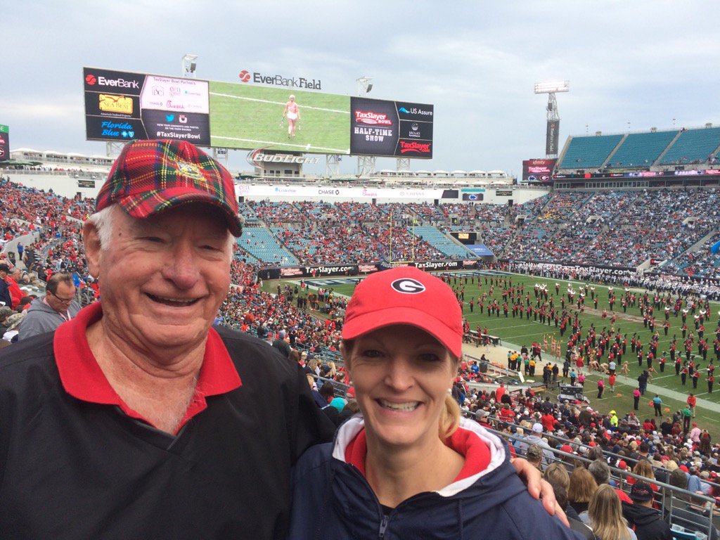 MariaAselage's tweet photo. Father/Daughter bonding at the #TaxSlayerBowl https://t.co/uvLHiGV46T