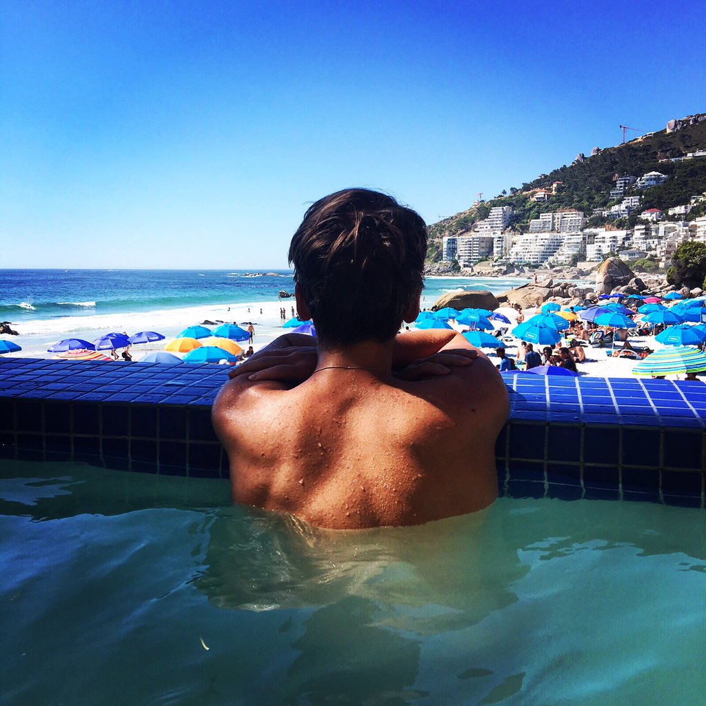 Joe_Sugg's tweet image. 🌊