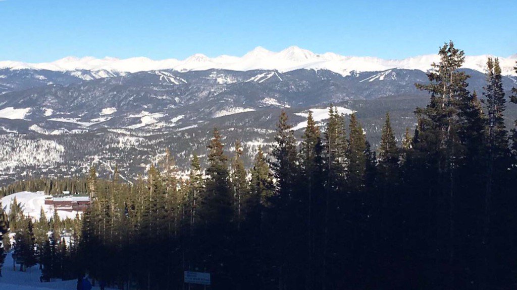AmberRoby's tweet photo. Skiing in the east doesn't even compare #breck #colorado https://t.co/f9AINzWLXM